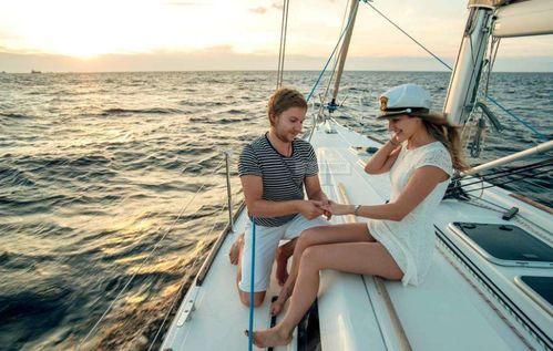 国产游艇求婚视频,国产游艇求婚视频见证爱情巅峰时刻-第1张图片-日韩成人精品中文字幕